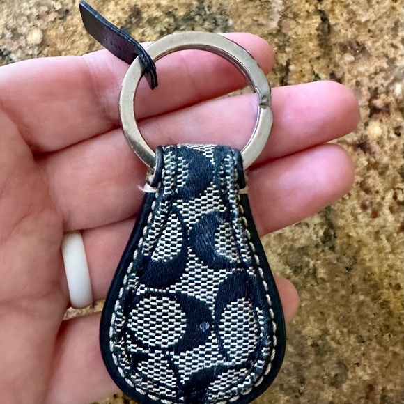Coach vintage teardrop Black Signature Keychain - Picture 2 of 5